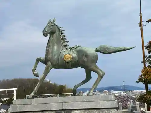 岩国護国神社の{uncategorized: "未分類", other: "その他", undefined: "問題あり", building: "その他建物", grave: "お墓", sacred_gate: "鳥居", guardian: "狛犬", statue: "像", buddha: "仏像", history: "歴史", nature: "自然", garden: "庭園", animal: "動物", pagoda: "塔", temizu: "手水舎", mountain_gate: "山門・神門", sanctuary: "本殿・本堂", subordinate: "末社・摂社", art: "芸術", scenery: "景色", jizo: "地蔵", ema: "絵馬", goshuin: "御朱印", omikuji: "おみくじ", items: "授与品その他", amulet: "お守り", goshuincho: "御朱印帳", eats: "食事", festival: "お祭り", votive_dance: "神楽", shichigosan: "七五三参", wedding: "結婚式", experience: "体験その他", initially: "初詣", around: "周辺", anti_infection: "感染症対策"}
