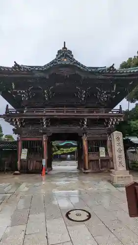 題経寺（柴又帝釈天）の山門・神門