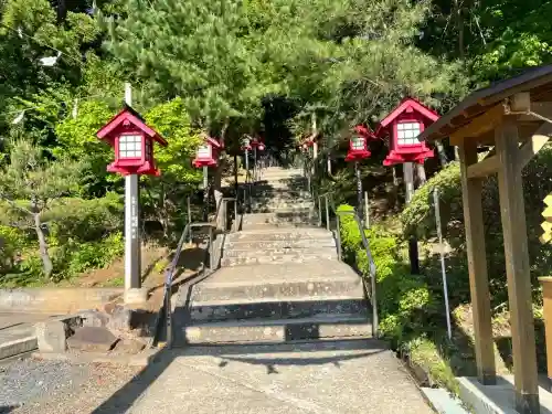 天照御祖神社の{uncategorized: "未分類", other: "その他", undefined: "問題あり", building: "その他建物", grave: "お墓", sacred_gate: "鳥居", guardian: "狛犬", statue: "像", buddha: "仏像", history: "歴史", nature: "自然", garden: "庭園", animal: "動物", pagoda: "塔", temizu: "手水舎", mountain_gate: "山門・神門", sanctuary: "本殿・本堂", subordinate: "末社・摂社", art: "芸術", scenery: "景色", jizo: "地蔵", ema: "絵馬", goshuin: "御朱印", omikuji: "おみくじ", items: "授与品その他", amulet: "お守り", goshuincho: "御朱印帳", eats: "食事", festival: "お祭り", votive_dance: "神楽", shichigosan: "七五三参", wedding: "結婚式", experience: "体験その他", initially: "初詣", around: "周辺", anti_infection: "感染症対策"}