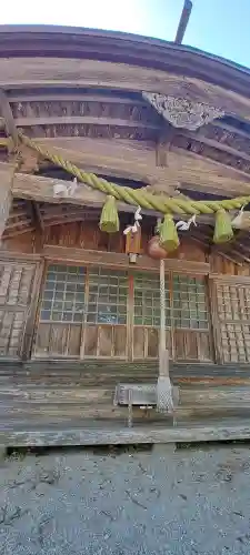 天照御祖神社の{uncategorized: "未分類", other: "その他", undefined: "問題あり", building: "その他建物", grave: "お墓", sacred_gate: "鳥居", guardian: "狛犬", statue: "像", buddha: "仏像", history: "歴史", nature: "自然", garden: "庭園", animal: "動物", pagoda: "塔", temizu: "手水舎", mountain_gate: "山門・神門", sanctuary: "本殿・本堂", subordinate: "末社・摂社", art: "芸術", scenery: "景色", jizo: "地蔵", ema: "絵馬", goshuin: "御朱印", omikuji: "おみくじ", items: "授与品その他", amulet: "お守り", goshuincho: "御朱印帳", eats: "食事", festival: "お祭り", votive_dance: "神楽", shichigosan: "七五三参", wedding: "結婚式", experience: "体験その他", initially: "初詣", around: "周辺", anti_infection: "感染症対策"}