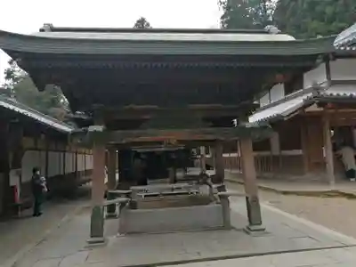 宝山寺の手水舎