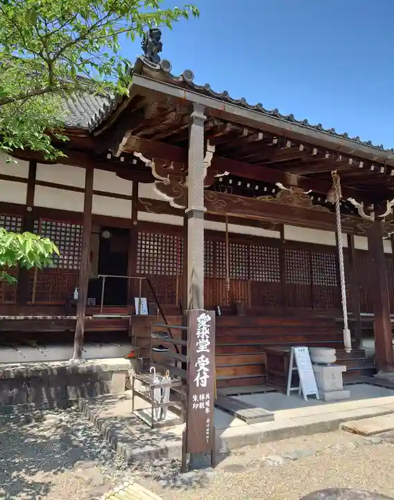 西大寺の本殿・本堂