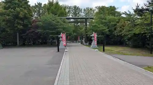 烈々布神社の庭園