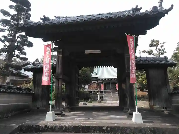 金剛宝戒寺の山門・神門