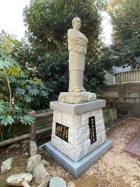 鎮西大社諏訪神社の{uncategorized: "未分類", other: "その他", undefined: "問題あり", building: "その他建物", grave: "お墓", sacred_gate: "鳥居", guardian: "狛犬", statue: "像", buddha: "仏像", history: "歴史", nature: "自然", garden: "庭園", animal: "動物", pagoda: "塔", temizu: "手水舎", mountain_gate: "山門・神門", sanctuary: "本殿・本堂", subordinate: "末社・摂社", art: "芸術", scenery: "景色", jizo: "地蔵", ema: "絵馬", goshuin: "御朱印", omikuji: "おみくじ", items: "授与品その他", amulet: "お守り", goshuincho: "御朱印帳", eats: "食事", festival: "お祭り", votive_dance: "神楽", shichigosan: "七五三参", wedding: "結婚式", experience: "体験その他", initially: "初詣", around: "周辺", anti_infection: "感染症対策"}