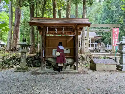 丹生神社の手水舎