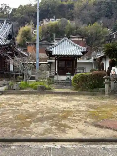 善勝寺の{uncategorized: "未分類", other: "その他", undefined: "問題あり", building: "その他建物", grave: "お墓", sacred_gate: "鳥居", guardian: "狛犬", statue: "像", buddha: "仏像", history: "歴史", nature: "自然", garden: "庭園", animal: "動物", pagoda: "塔", temizu: "手水舎", mountain_gate: "山門・神門", sanctuary: "本殿・本堂", subordinate: "末社・摂社", art: "芸術", scenery: "景色", jizo: "地蔵", ema: "絵馬", goshuin: "御朱印", omikuji: "おみくじ", items: "授与品その他", amulet: "お守り", goshuincho: "御朱印帳", eats: "食事", festival: "お祭り", votive_dance: "神楽", shichigosan: "七五三参", wedding: "結婚式", experience: "体験その他", initially: "初詣", around: "周辺", anti_infection: "感染症対策"}