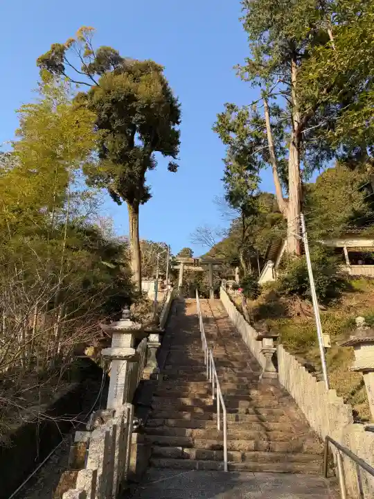 玉津岡神社の{uncategorized: "未分類", other: "その他", undefined: "問題あり", building: "その他建物", grave: "お墓", sacred_gate: "鳥居", guardian: "狛犬", statue: "像", buddha: "仏像", history: "歴史", nature: "自然", garden: "庭園", animal: "動物", pagoda: "塔", temizu: "手水舎", mountain_gate: "山門・神門", sanctuary: "本殿・本堂", subordinate: "末社・摂社", art: "芸術", scenery: "景色", jizo: "地蔵", ema: "絵馬", goshuin: "御朱印", omikuji: "おみくじ", items: "授与品その他", amulet: "お守り", goshuincho: "御朱印帳", eats: "食事", festival: "お祭り", votive_dance: "神楽", shichigosan: "七五三参", wedding: "結婚式", experience: "体験その他", initially: "初詣", around: "周辺", anti_infection: "感染症対策"}