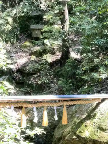 彦滝大明神の{uncategorized: "未分類", other: "その他", undefined: "問題あり", building: "その他建物", grave: "お墓", sacred_gate: "鳥居", guardian: "狛犬", statue: "像", buddha: "仏像", history: "歴史", nature: "自然", garden: "庭園", animal: "動物", pagoda: "塔", temizu: "手水舎", mountain_gate: "山門・神門", sanctuary: "本殿・本堂", subordinate: "末社・摂社", art: "芸術", scenery: "景色", jizo: "地蔵", ema: "絵馬", goshuin: "御朱印", omikuji: "おみくじ", items: "授与品その他", amulet: "お守り", goshuincho: "御朱印帳", eats: "食事", festival: "お祭り", votive_dance: "神楽", shichigosan: "七五三参", wedding: "結婚式", experience: "体験その他", initially: "初詣", around: "周辺", anti_infection: "感染症対策"}