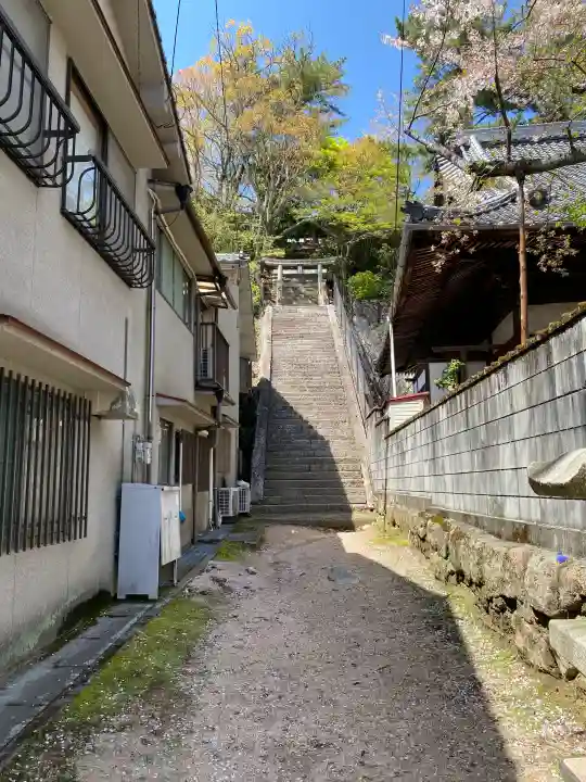 厳島神社の{uncategorized: "未分類", other: "その他", undefined: "問題あり", building: "その他建物", grave: "お墓", sacred_gate: "鳥居", guardian: "狛犬", statue: "像", buddha: "仏像", history: "歴史", nature: "自然", garden: "庭園", animal: "動物", pagoda: "塔", temizu: "手水舎", mountain_gate: "山門・神門", sanctuary: "本殿・本堂", subordinate: "末社・摂社", art: "芸術", scenery: "景色", jizo: "地蔵", ema: "絵馬", goshuin: "御朱印", omikuji: "おみくじ", items: "授与品その他", amulet: "お守り", goshuincho: "御朱印帳", eats: "食事", festival: "お祭り", votive_dance: "神楽", shichigosan: "七五三参", wedding: "結婚式", experience: "体験その他", initially: "初詣", around: "周辺", anti_infection: "感染症対策"}