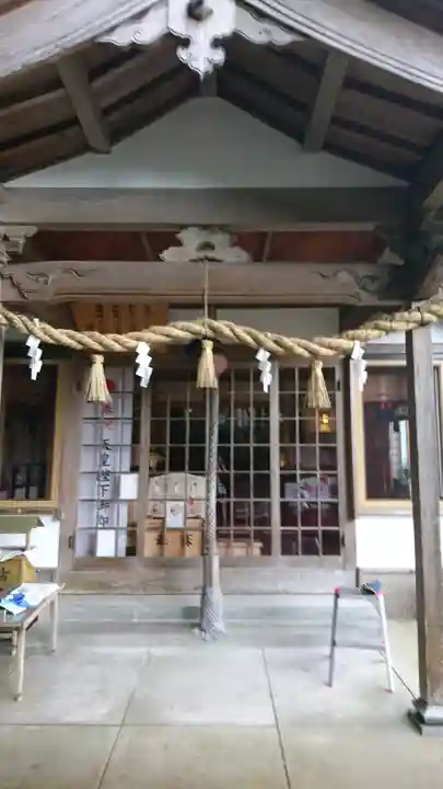 絹巻神社の本殿・本堂