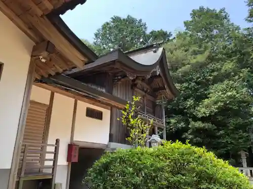 石田神社の本殿