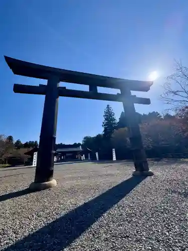 吉野神宮の{uncategorized: "未分類", other: "その他", undefined: "問題あり", building: "その他建物", grave: "お墓", sacred_gate: "鳥居", guardian: "狛犬", statue: "像", buddha: "仏像", history: "歴史", nature: "自然", garden: "庭園", animal: "動物", pagoda: "塔", temizu: "手水舎", mountain_gate: "山門・神門", sanctuary: "本殿・本堂", subordinate: "末社・摂社", art: "芸術", scenery: "景色", jizo: "地蔵", ema: "絵馬", goshuin: "御朱印", omikuji: "おみくじ", items: "授与品その他", amulet: "お守り", goshuincho: "御朱印帳", eats: "食事", festival: "お祭り", votive_dance: "神楽", shichigosan: "七五三参", wedding: "結婚式", experience: "体験その他", initially: "初詣", around: "周辺", anti_infection: "感染症対策"}