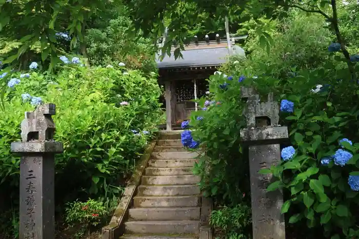 三春駒神社の本殿