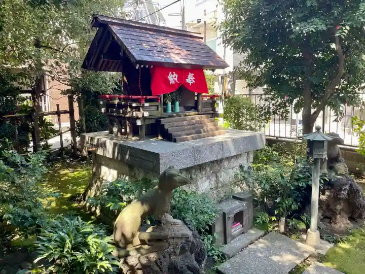 玉井稲荷神社の{uncategorized: "未分類", other: "その他", undefined: "問題あり", building: "その他建物", grave: "お墓", sacred_gate: "鳥居", guardian: "狛犬", statue: "像", buddha: "仏像", history: "歴史", nature: "自然", garden: "庭園", animal: "動物", pagoda: "塔", temizu: "手水舎", mountain_gate: "山門・神門", sanctuary: "本殿・本堂", subordinate: "末社・摂社", art: "芸術", scenery: "景色", jizo: "地蔵", ema: "絵馬", goshuin: "御朱印", omikuji: "おみくじ", items: "授与品その他", amulet: "お守り", goshuincho: "御朱印帳", eats: "食事", festival: "お祭り", votive_dance: "神楽", shichigosan: "七五三参", wedding: "結婚式", experience: "体験その他", initially: "初詣", around: "周辺", anti_infection: "感染症対策"}