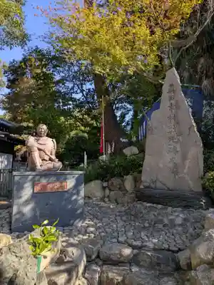 安居神社の像