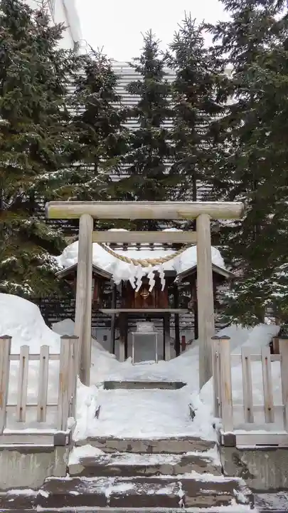 構内札幌神社の鳥居