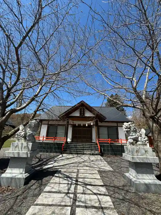 明和神社の{uncategorized: "未分類", other: "その他", undefined: "問題あり", building: "その他建物", grave: "お墓", sacred_gate: "鳥居", guardian: "狛犬", statue: "像", buddha: "仏像", history: "歴史", nature: "自然", garden: "庭園", animal: "動物", pagoda: "塔", temizu: "手水舎", mountain_gate: "山門・神門", sanctuary: "本殿・本堂", subordinate: "末社・摂社", art: "芸術", scenery: "景色", jizo: "地蔵", ema: "絵馬", goshuin: "御朱印", omikuji: "おみくじ", items: "授与品その他", amulet: "お守り", goshuincho: "御朱印帳", eats: "食事", festival: "お祭り", votive_dance: "神楽", shichigosan: "七五三参", wedding: "結婚式", experience: "体験その他", initially: "初詣", around: "周辺", anti_infection: "感染症対策"}