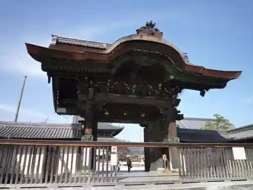 本山専修寺の山門・神門