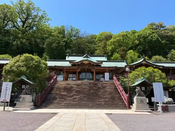 鎮西大社諏訪神社の{uncategorized: "未分類", other: "その他", undefined: "問題あり", building: "その他建物", grave: "お墓", sacred_gate: "鳥居", guardian: "狛犬", statue: "像", buddha: "仏像", history: "歴史", nature: "自然", garden: "庭園", animal: "動物", pagoda: "塔", temizu: "手水舎", mountain_gate: "山門・神門", sanctuary: "本殿・本堂", subordinate: "末社・摂社", art: "芸術", scenery: "景色", jizo: "地蔵", ema: "絵馬", goshuin: "御朱印", omikuji: "おみくじ", items: "授与品その他", amulet: "お守り", goshuincho: "御朱印帳", eats: "食事", festival: "お祭り", votive_dance: "神楽", shichigosan: "七五三参", wedding: "結婚式", experience: "体験その他", initially: "初詣", around: "周辺", anti_infection: "感染症対策"}