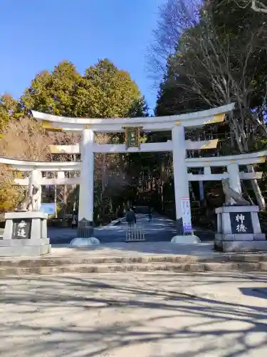 三峯神社の{uncategorized: "未分類", other: "その他", undefined: "問題あり", building: "その他建物", grave: "お墓", sacred_gate: "鳥居", guardian: "狛犬", statue: "像", buddha: "仏像", history: "歴史", nature: "自然", garden: "庭園", animal: "動物", pagoda: "塔", temizu: "手水舎", mountain_gate: "山門・神門", sanctuary: "本殿・本堂", subordinate: "末社・摂社", art: "芸術", scenery: "景色", jizo: "地蔵", ema: "絵馬", goshuin: "御朱印", omikuji: "おみくじ", items: "授与品その他", amulet: "お守り", goshuincho: "御朱印帳", eats: "食事", festival: "お祭り", votive_dance: "神楽", shichigosan: "七五三参", wedding: "結婚式", experience: "体験その他", initially: "初詣", around: "周辺", anti_infection: "感染症対策"}