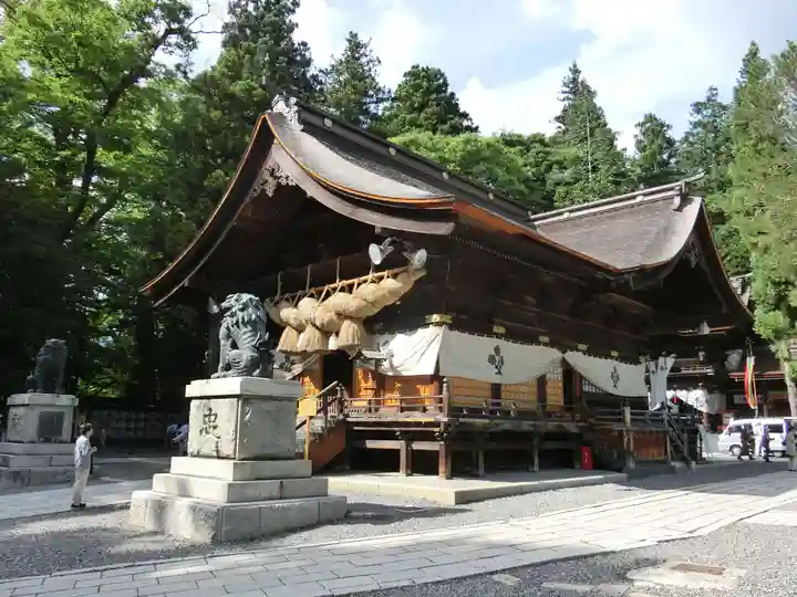 諏訪大社下社秋宮の本殿・本堂