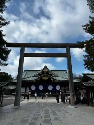 靖國神社の{uncategorized: "未分類", other: "その他", undefined: "問題あり", building: "その他建物", grave: "お墓", sacred_gate: "鳥居", guardian: "狛犬", statue: "像", buddha: "仏像", history: "歴史", nature: "自然", garden: "庭園", animal: "動物", pagoda: "塔", temizu: "手水舎", mountain_gate: "山門・神門", sanctuary: "本殿・本堂", subordinate: "末社・摂社", art: "芸術", scenery: "景色", jizo: "地蔵", ema: "絵馬", goshuin: "御朱印", omikuji: "おみくじ", items: "授与品その他", amulet: "お守り", goshuincho: "御朱印帳", eats: "食事", festival: "お祭り", votive_dance: "神楽", shichigosan: "七五三参", wedding: "結婚式", experience: "体験その他", initially: "初詣", around: "周辺", anti_infection: "感染症対策"}