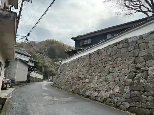 神童寺の{uncategorized: "未分類", other: "その他", undefined: "問題あり", building: "その他建物", grave: "お墓", sacred_gate: "鳥居", guardian: "狛犬", statue: "像", buddha: "仏像", history: "歴史", nature: "自然", garden: "庭園", animal: "動物", pagoda: "塔", temizu: "手水舎", mountain_gate: "山門・神門", sanctuary: "本殿・本堂", subordinate: "末社・摂社", art: "芸術", scenery: "景色", jizo: "地蔵", ema: "絵馬", goshuin: "御朱印", omikuji: "おみくじ", items: "授与品その他", amulet: "お守り", goshuincho: "御朱印帳", eats: "食事", festival: "お祭り", votive_dance: "神楽", shichigosan: "七五三参", wedding: "結婚式", experience: "体験その他", initially: "初詣", around: "周辺", anti_infection: "感染症対策"}