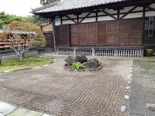 荘内神社の庭園