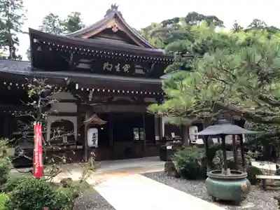 目の霊山　油山寺の本殿・本堂
