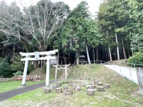 白山比咩神社(井生)の鳥居