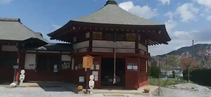 明智寺の本殿・本堂