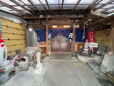 本町延命地蔵尊堂の{uncategorized: "未分類", other: "その他", undefined: "問題あり", building: "その他建物", grave: "お墓", sacred_gate: "鳥居", guardian: "狛犬", statue: "像", buddha: "仏像", history: "歴史", nature: "自然", garden: "庭園", animal: "動物", pagoda: "塔", temizu: "手水舎", mountain_gate: "山門・神門", sanctuary: "本殿・本堂", subordinate: "末社・摂社", art: "芸術", scenery: "景色", jizo: "地蔵", ema: "絵馬", goshuin: "御朱印", omikuji: "おみくじ", items: "授与品その他", amulet: "お守り", goshuincho: "御朱印帳", eats: "食事", festival: "お祭り", votive_dance: "神楽", shichigosan: "七五三参", wedding: "結婚式", experience: "体験その他", initially: "初詣", around: "周辺", anti_infection: "感染症対策"}