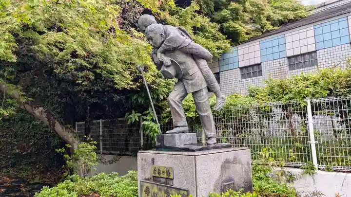 天開稲荷社の周辺