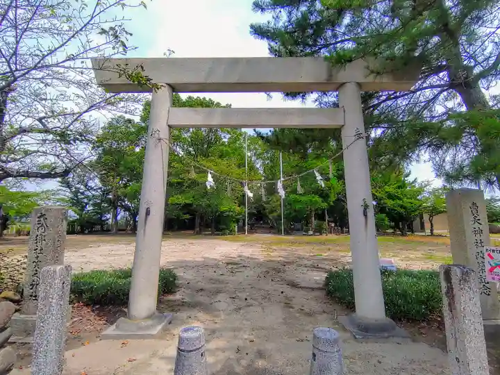 賣夫神社(嫁振)の鳥居