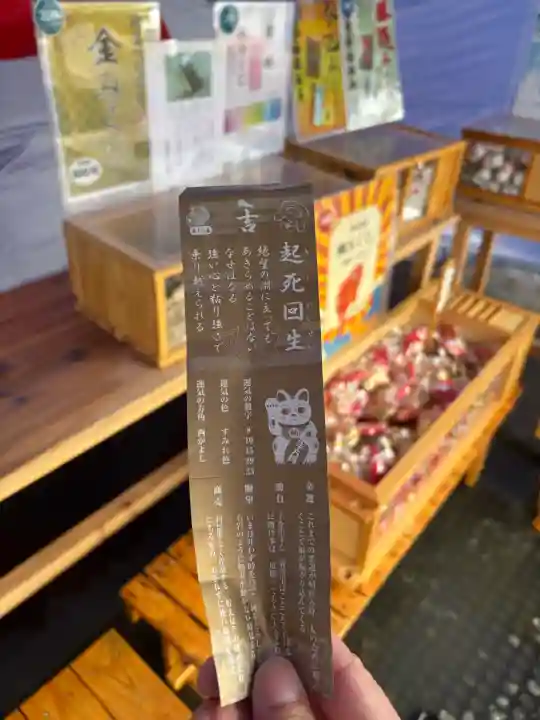 札幌諏訪神社の{uncategorized: "未分類", other: "その他", undefined: "問題あり", building: "その他建物", grave: "お墓", sacred_gate: "鳥居", guardian: "狛犬", statue: "像", buddha: "仏像", history: "歴史", nature: "自然", garden: "庭園", animal: "動物", pagoda: "塔", temizu: "手水舎", mountain_gate: "山門・神門", sanctuary: "本殿・本堂", subordinate: "末社・摂社", art: "芸術", scenery: "景色", jizo: "地蔵", ema: "絵馬", goshuin: "御朱印", omikuji: "おみくじ", items: "授与品その他", amulet: "お守り", goshuincho: "御朱印帳", eats: "食事", festival: "お祭り", votive_dance: "神楽", shichigosan: "七五三参", wedding: "結婚式", experience: "体験その他", initially: "初詣", around: "周辺", anti_infection: "感染症対策"}