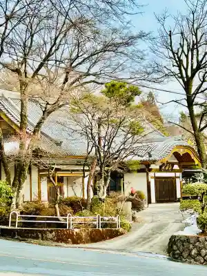 水澤寺(水澤観世音)の{uncategorized: "未分類", other: "その他", undefined: "問題あり", building: "その他建物", grave: "お墓", sacred_gate: "鳥居", guardian: "狛犬", statue: "像", buddha: "仏像", history: "歴史", nature: "自然", garden: "庭園", animal: "動物", pagoda: "塔", temizu: "手水舎", mountain_gate: "山門・神門", sanctuary: "本殿・本堂", subordinate: "末社・摂社", art: "芸術", scenery: "景色", jizo: "地蔵", ema: "絵馬", goshuin: "御朱印", omikuji: "おみくじ", items: "授与品その他", amulet: "お守り", goshuincho: "御朱印帳", eats: "食事", festival: "お祭り", votive_dance: "神楽", shichigosan: "七五三参", wedding: "結婚式", experience: "体験その他", initially: "初詣", around: "周辺", anti_infection: "感染症対策"}