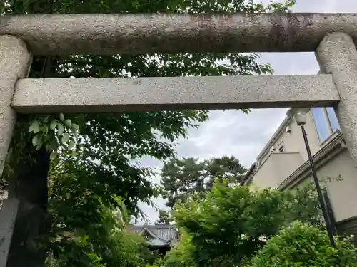 東玉川神社の{uncategorized: "未分類", other: "その他", undefined: "問題あり", building: "その他建物", grave: "お墓", sacred_gate: "鳥居", guardian: "狛犬", statue: "像", buddha: "仏像", history: "歴史", nature: "自然", garden: "庭園", animal: "動物", pagoda: "塔", temizu: "手水舎", mountain_gate: "山門・神門", sanctuary: "本殿・本堂", subordinate: "末社・摂社", art: "芸術", scenery: "景色", jizo: "地蔵", ema: "絵馬", goshuin: "御朱印", omikuji: "おみくじ", items: "授与品その他", amulet: "お守り", goshuincho: "御朱印帳", eats: "食事", festival: "お祭り", votive_dance: "神楽", shichigosan: "七五三参", wedding: "結婚式", experience: "体験その他", initially: "初詣", around: "周辺", anti_infection: "感染症対策"}