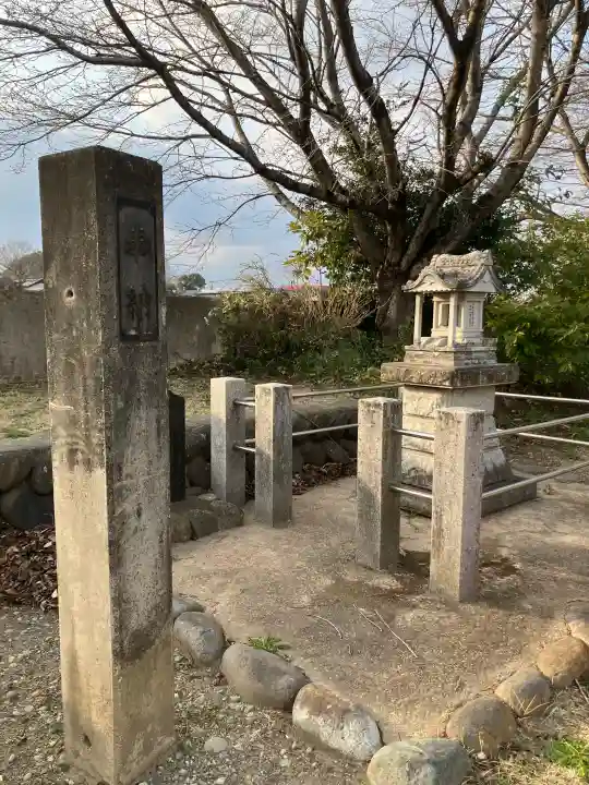 水神社の{uncategorized: "未分類", other: "その他", undefined: "問題あり", building: "その他建物", grave: "お墓", sacred_gate: "鳥居", guardian: "狛犬", statue: "像", buddha: "仏像", history: "歴史", nature: "自然", garden: "庭園", animal: "動物", pagoda: "塔", temizu: "手水舎", mountain_gate: "山門・神門", sanctuary: "本殿・本堂", subordinate: "末社・摂社", art: "芸術", scenery: "景色", jizo: "地蔵", ema: "絵馬", goshuin: "御朱印", omikuji: "おみくじ", items: "授与品その他", amulet: "お守り", goshuincho: "御朱印帳", eats: "食事", festival: "お祭り", votive_dance: "神楽", shichigosan: "七五三参", wedding: "結婚式", experience: "体験その他", initially: "初詣", around: "周辺", anti_infection: "感染症対策"}
