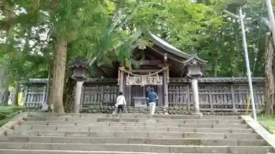 諏訪大社上社前宮の本殿・本堂