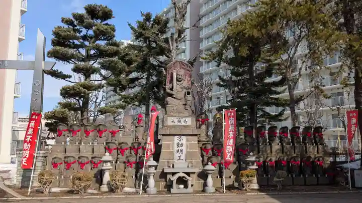 成田山大照寺の仏像