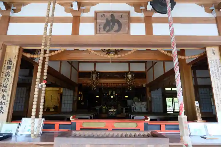 目の霊山 油山寺の本殿・本堂