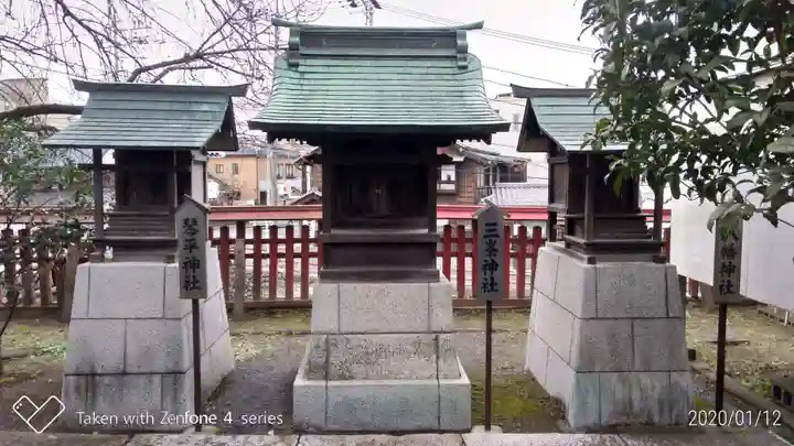 六塚稲荷神社の本殿・本堂
