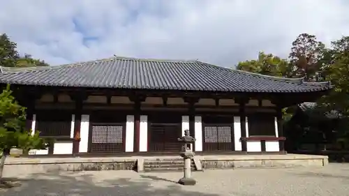 秋篠寺の本殿・本堂