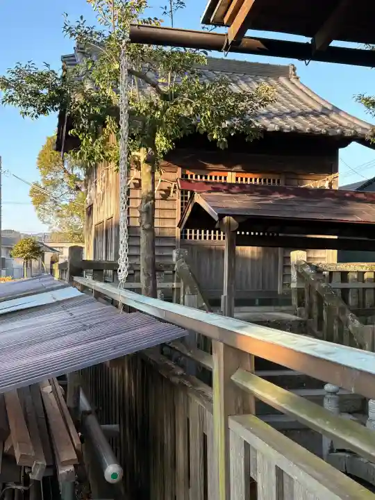 須田神社の{uncategorized: "未分類", other: "その他", undefined: "問題あり", building: "その他建物", grave: "お墓", sacred_gate: "鳥居", guardian: "狛犬", statue: "像", buddha: "仏像", history: "歴史", nature: "自然", garden: "庭園", animal: "動物", pagoda: "塔", temizu: "手水舎", mountain_gate: "山門・神門", sanctuary: "本殿・本堂", subordinate: "末社・摂社", art: "芸術", scenery: "景色", jizo: "地蔵", ema: "絵馬", goshuin: "御朱印", omikuji: "おみくじ", items: "授与品その他", amulet: "お守り", goshuincho: "御朱印帳", eats: "食事", festival: "お祭り", votive_dance: "神楽", shichigosan: "七五三参", wedding: "結婚式", experience: "体験その他", initially: "初詣", around: "周辺", anti_infection: "感染症対策"}