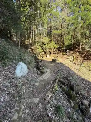 須我神社奥宮の{uncategorized: "未分類", other: "その他", undefined: "問題あり", building: "その他建物", grave: "お墓", sacred_gate: "鳥居", guardian: "狛犬", statue: "像", buddha: "仏像", history: "歴史", nature: "自然", garden: "庭園", animal: "動物", pagoda: "塔", temizu: "手水舎", mountain_gate: "山門・神門", sanctuary: "本殿・本堂", subordinate: "末社・摂社", art: "芸術", scenery: "景色", jizo: "地蔵", ema: "絵馬", goshuin: "御朱印", omikuji: "おみくじ", items: "授与品その他", amulet: "お守り", goshuincho: "御朱印帳", eats: "食事", festival: "お祭り", votive_dance: "神楽", shichigosan: "七五三参", wedding: "結婚式", experience: "体験その他", initially: "初詣", around: "周辺", anti_infection: "感染症対策"}