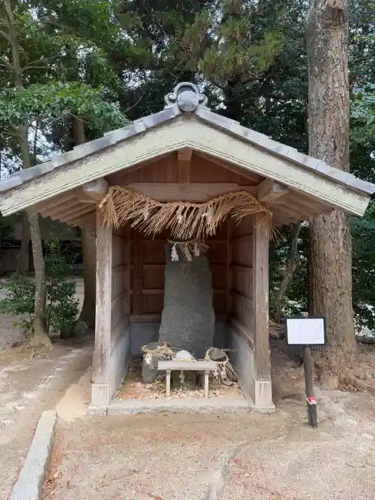 生松天神社の{uncategorized: "未分類", other: "その他", undefined: "問題あり", building: "その他建物", grave: "お墓", sacred_gate: "鳥居", guardian: "狛犬", statue: "像", buddha: "仏像", history: "歴史", nature: "自然", garden: "庭園", animal: "動物", pagoda: "塔", temizu: "手水舎", mountain_gate: "山門・神門", sanctuary: "本殿・本堂", subordinate: "末社・摂社", art: "芸術", scenery: "景色", jizo: "地蔵", ema: "絵馬", goshuin: "御朱印", omikuji: "おみくじ", items: "授与品その他", amulet: "お守り", goshuincho: "御朱印帳", eats: "食事", festival: "お祭り", votive_dance: "神楽", shichigosan: "七五三参", wedding: "結婚式", experience: "体験その他", initially: "初詣", around: "周辺", anti_infection: "感染症対策"}