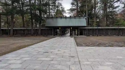 帯廣神社の山門・神門