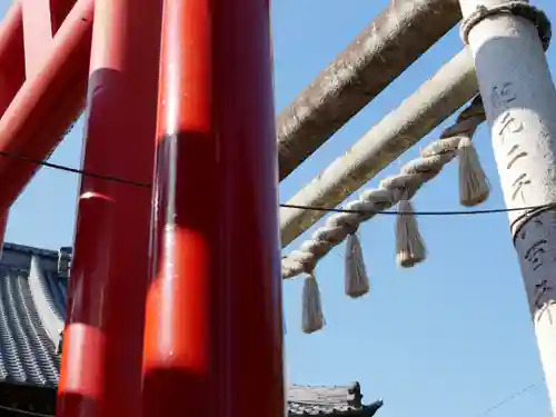 小泉稲荷神社の鳥居