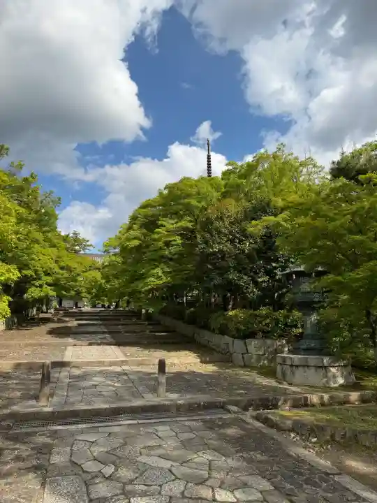 真正極楽寺(真如堂)の{uncategorized: "未分類", other: "その他", undefined: "問題あり", building: "その他建物", grave: "お墓", sacred_gate: "鳥居", guardian: "狛犬", statue: "像", buddha: "仏像", history: "歴史", nature: "自然", garden: "庭園", animal: "動物", pagoda: "塔", temizu: "手水舎", mountain_gate: "山門・神門", sanctuary: "本殿・本堂", subordinate: "末社・摂社", art: "芸術", scenery: "景色", jizo: "地蔵", ema: "絵馬", goshuin: "御朱印", omikuji: "おみくじ", items: "授与品その他", amulet: "お守り", goshuincho: "御朱印帳", eats: "食事", festival: "お祭り", votive_dance: "神楽", shichigosan: "七五三参", wedding: "結婚式", experience: "体験その他", initially: "初詣", around: "周辺", anti_infection: "感染症対策"}